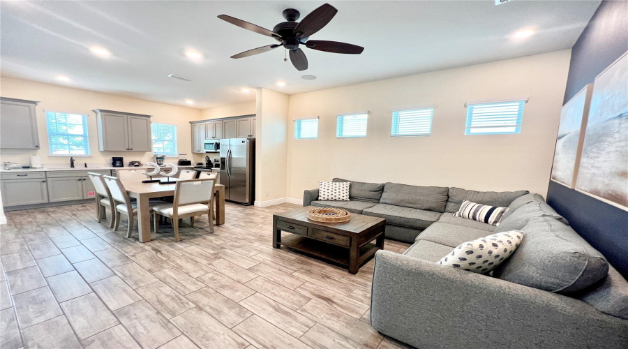 KISSIMMEE, Florida 34747, 3 Bedrooms Bedrooms, ,3 BathroomsBathrooms,Residential,For Sale,KNEE DEEP,0,MFRO6408722