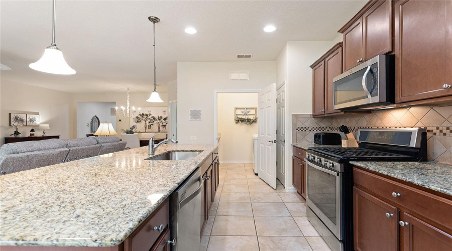 DAVENPORT, Florida 33837, 3 Bedrooms Bedrooms, ,2 BathroomsBathrooms,Residential,For Sale,VALENCIA,0,MFRS5149786