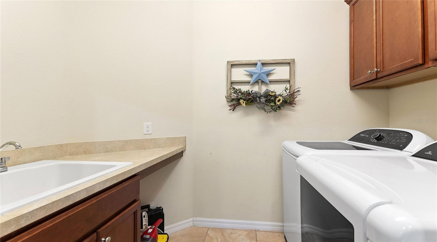DAVENPORT, Florida 33837, 3 Bedrooms Bedrooms, ,2 BathroomsBathrooms,Residential,For Sale,VALENCIA,0,MFRS5149786