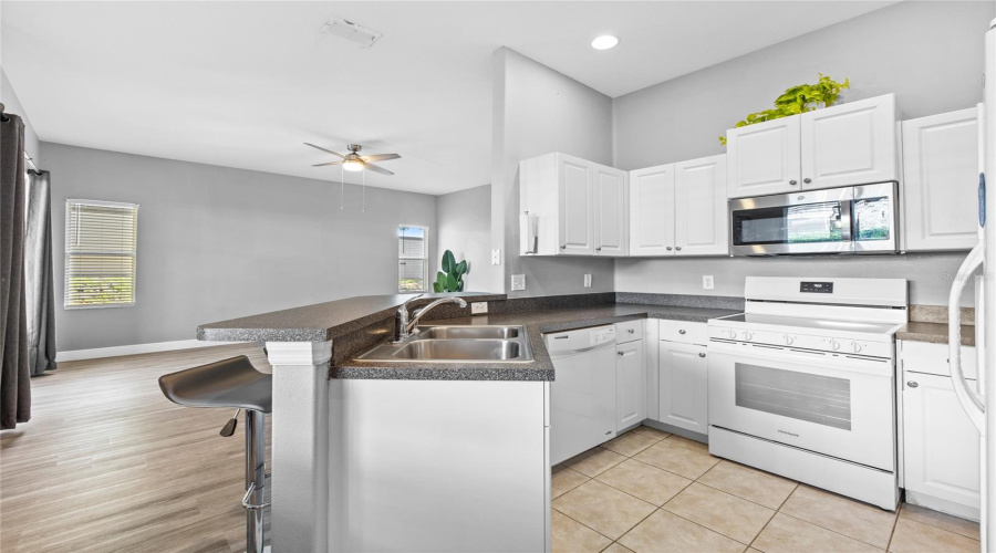 DAVENPORT, Florida 33897, 5 Bedrooms Bedrooms, ,3 BathroomsBathrooms,Residential,For Sale,BRUNELLO,0,MFRO6403615