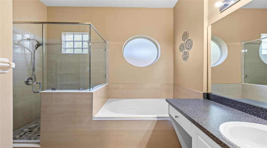 DAVENPORT, Florida 33897, 5 Bedrooms Bedrooms, ,3 BathroomsBathrooms,Residential,For Sale,BRUNELLO,0,MFRO6403615