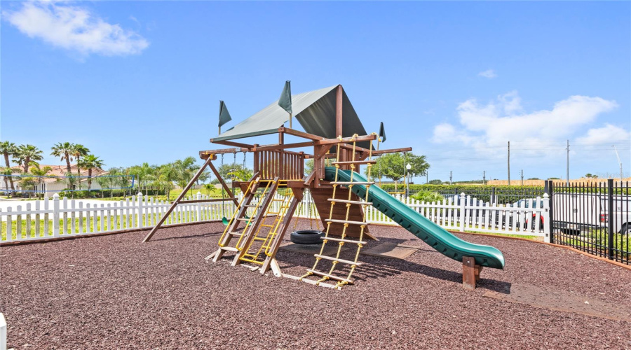 DAVENPORT, Florida 33897, 5 Bedrooms Bedrooms, ,3 BathroomsBathrooms,Residential,For Sale,BRUNELLO,0,MFRO6403615