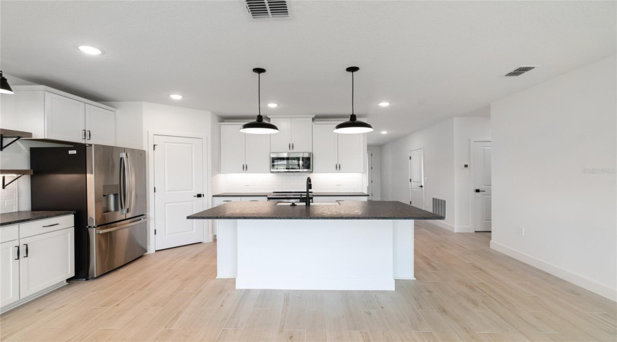 DAVENPORT, Florida 33837, 4 Bedrooms Bedrooms, ,2 BathroomsBathrooms,Residential,For Sale,REIN,0,MFRO6409254