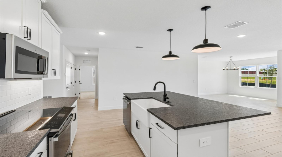DAVENPORT, Florida 33837, 4 Bedrooms Bedrooms, ,2 BathroomsBathrooms,Residential,For Sale,REIN,0,MFRO6409254