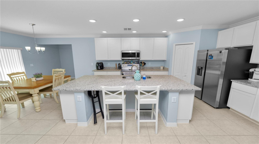 DAVENPORT, Florida 33837, 5 Bedrooms Bedrooms, ,3 BathroomsBathrooms,Residential,For Sale,FILLMORE,0,MFRL4955312