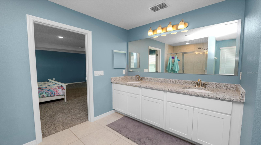DAVENPORT, Florida 33837, 5 Bedrooms Bedrooms, ,3 BathroomsBathrooms,Residential,For Sale,FILLMORE,0,MFRL4955312