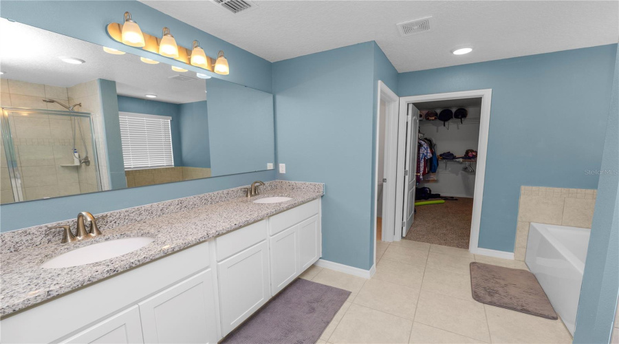 DAVENPORT, Florida 33837, 5 Bedrooms Bedrooms, ,3 BathroomsBathrooms,Residential,For Sale,FILLMORE,0,MFRL4955312