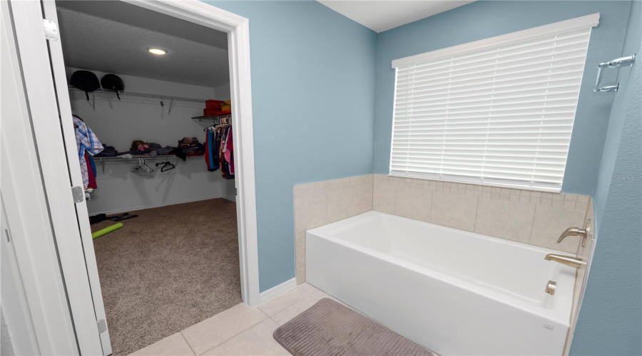 DAVENPORT, Florida 33837, 5 Bedrooms Bedrooms, ,3 BathroomsBathrooms,Residential,For Sale,FILLMORE,0,MFRL4955312