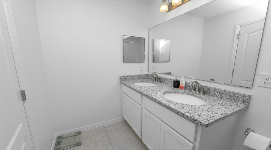 DAVENPORT, Florida 33837, 5 Bedrooms Bedrooms, ,3 BathroomsBathrooms,Residential,For Sale,FILLMORE,0,MFRL4955312