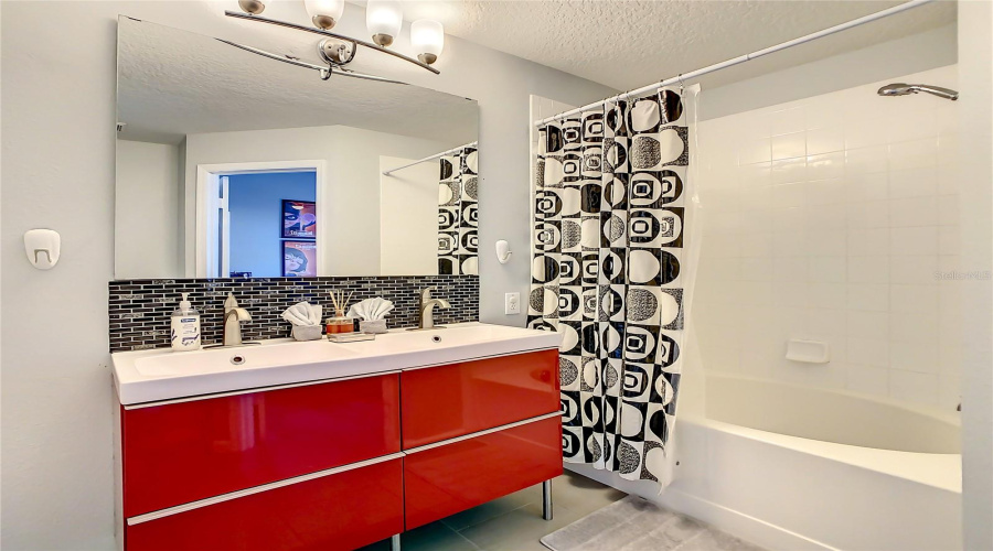 KISSIMMEE, Florida 34747, 3 Bedrooms Bedrooms, ,3 BathroomsBathrooms,Residential,For Sale,SILVER PALM,0,MFRO6409310