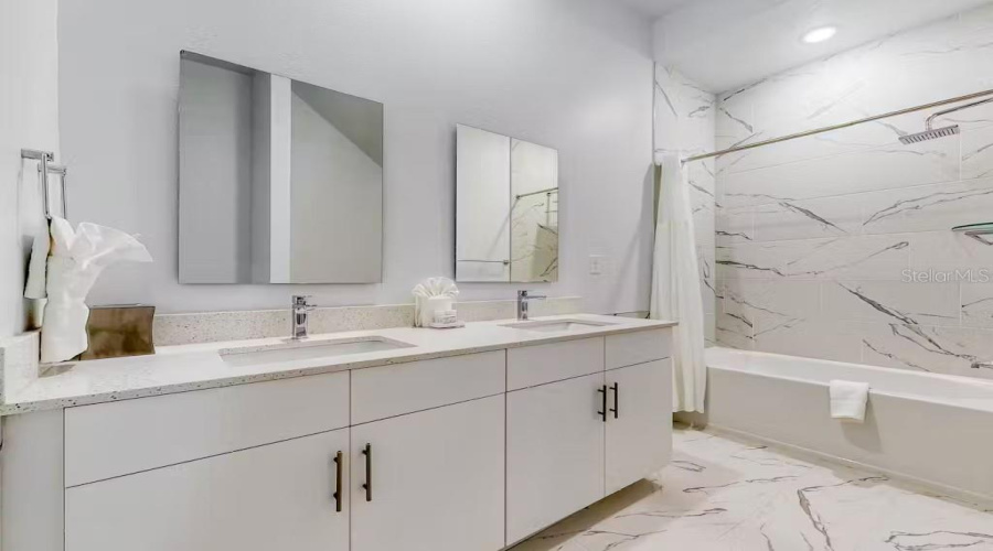 DAVENPORT, Florida 33896, 4 Bedrooms Bedrooms, ,4 BathroomsBathrooms,Residential,For Sale,TRIKOMO,0,MFRO6409292