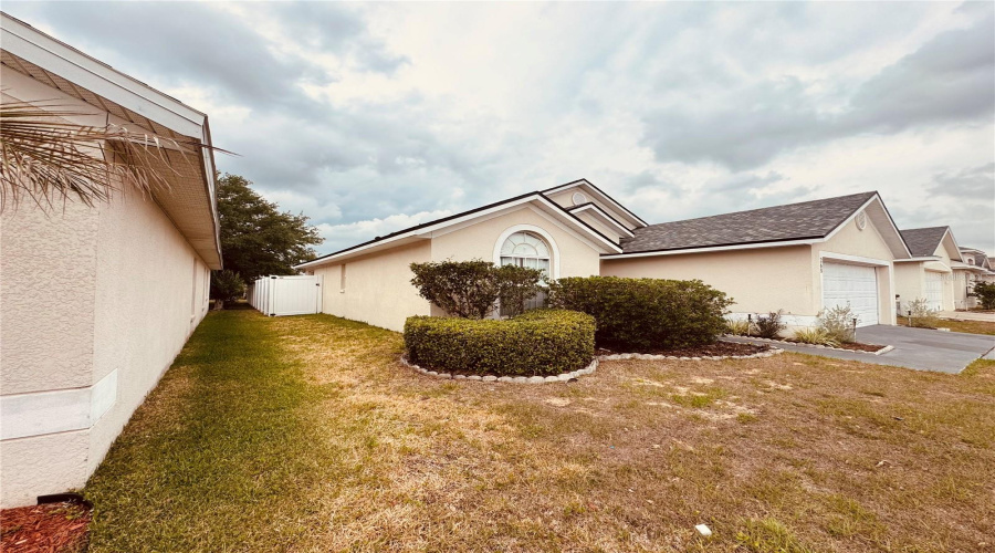 DAVENPORT, Florida 33897, 3 Bedrooms Bedrooms, ,2 BathroomsBathrooms,Residential,For Sale,HAVERSHAM,0,MFRO6408114