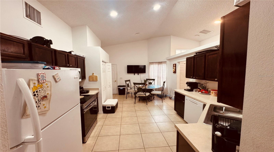 DAVENPORT, Florida 33897, 3 Bedrooms Bedrooms, ,2 BathroomsBathrooms,Residential,For Sale,HAVERSHAM,0,MFRO6408114