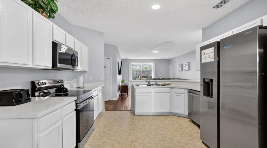 DAVENPORT, Florida 33837, 3 Bedrooms Bedrooms, ,2 BathroomsBathrooms,Residential,For Sale,SUNSET VIEW,0,MFRO6407760