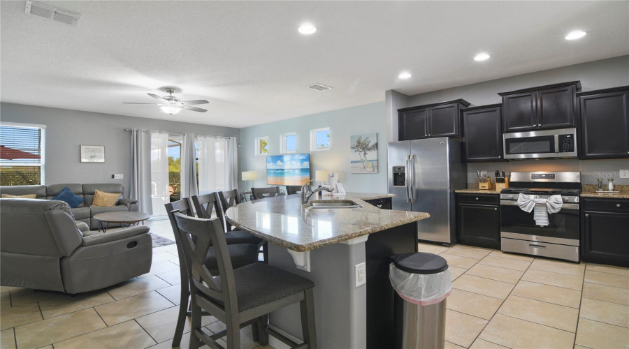 DAVENPORT, Florida 33837, 6 Bedrooms Bedrooms, ,5 BathroomsBathrooms,Residential,For Sale,OAKTREE,0,MFRO6393813