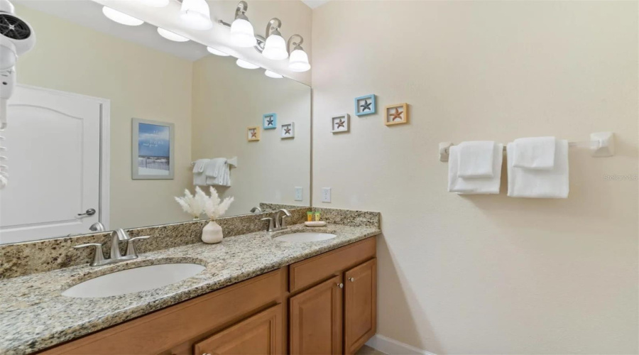 KISSIMMEE, Florida 34747, 5 Bedrooms Bedrooms, ,4 BathroomsBathrooms,Residential,For Sale,BEACH PALM,0,MFRO6409330