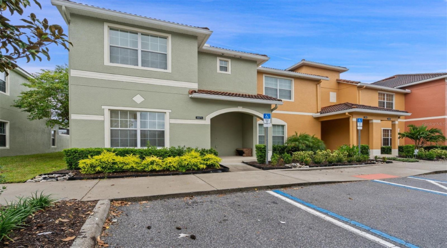 KISSIMMEE, Florida 34747, 5 Bedrooms Bedrooms, ,4 BathroomsBathrooms,Residential,For Sale,BEACH PALM,0,MFRO6409330