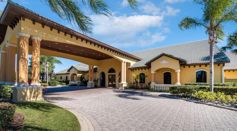 KISSIMMEE, Florida 34747, 5 Bedrooms Bedrooms, ,4 BathroomsBathrooms,Residential,For Sale,BEACH PALM,0,MFRO6409330