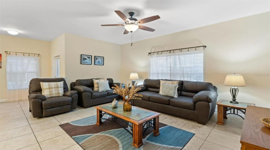 KISSIMMEE, Florida 34747, 5 Bedrooms Bedrooms, ,4 BathroomsBathrooms,Residential,For Sale,BEACH PALM,0,MFRO6409330