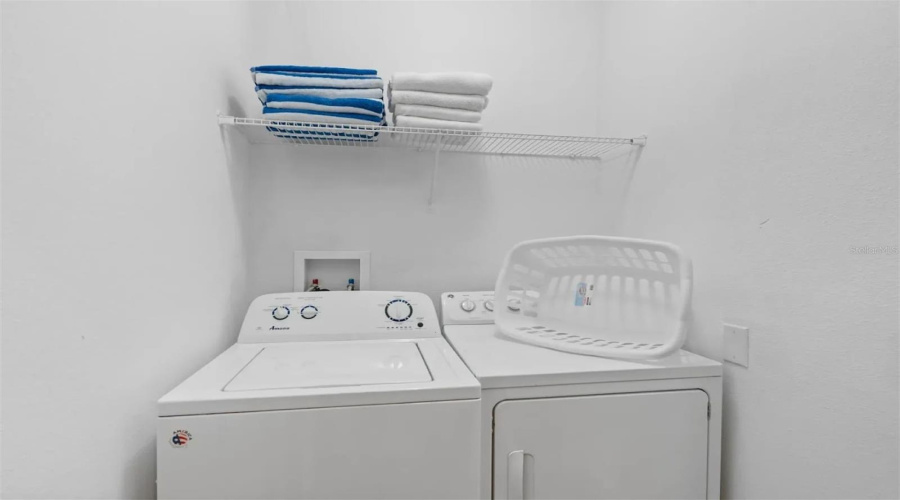 KISSIMMEE, Florida 34747, 5 Bedrooms Bedrooms, ,4 BathroomsBathrooms,Residential,For Sale,BEACH PALM,0,MFRO6409330