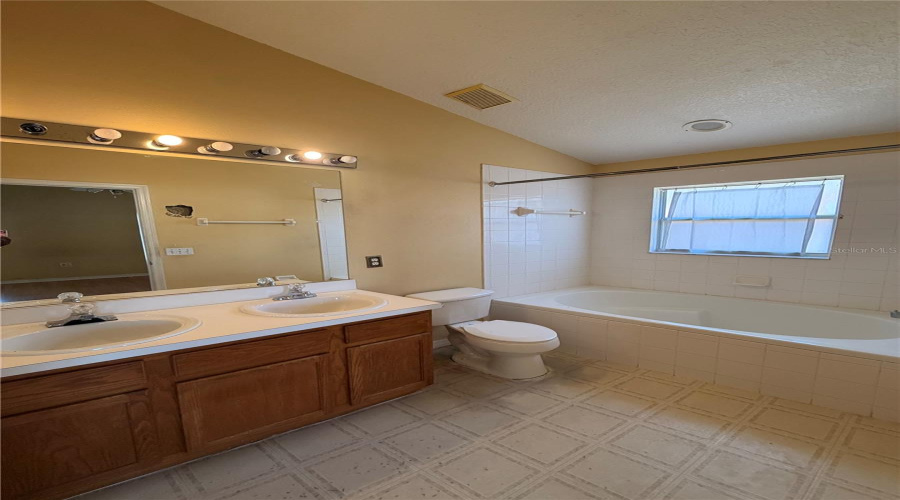 DAVENPORT, Florida 33837, 3 Bedrooms Bedrooms, ,2 BathroomsBathrooms,Residential,For Sale,PRINCE CHARLES,0,MFRS5150116