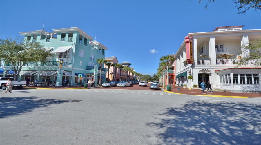 Market Street and restaurants are just a short stroll away