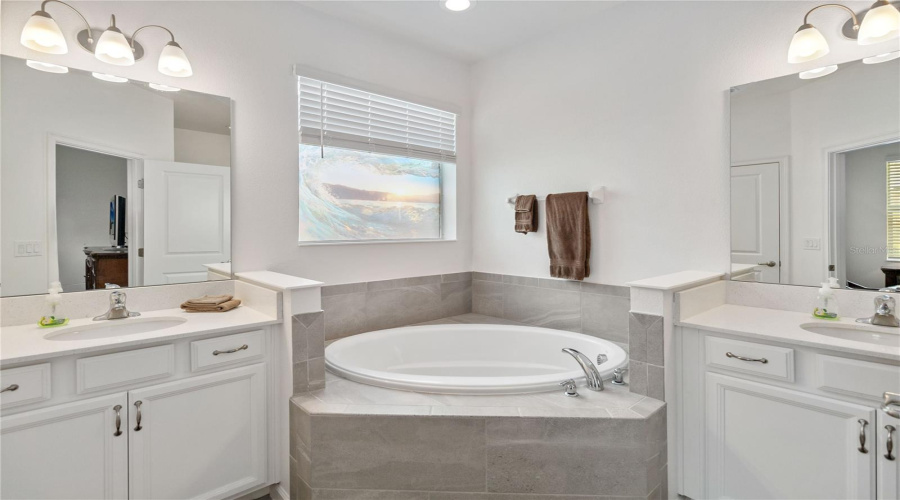 DAVENPORT, Florida 33837, 3 Bedrooms Bedrooms, ,2 BathroomsBathrooms,Residential,For Sale,SAPPHIRE,0,MFRO6409066