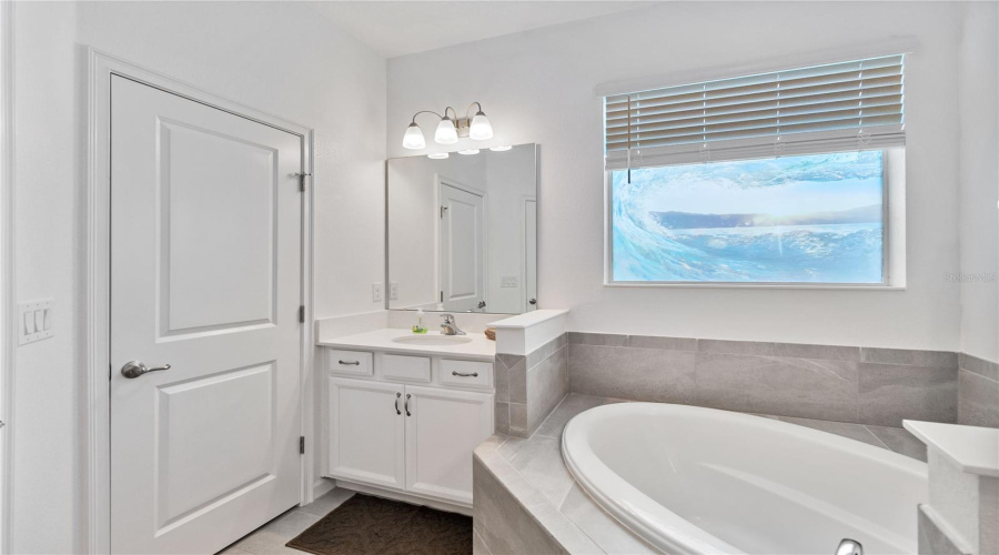 DAVENPORT, Florida 33837, 3 Bedrooms Bedrooms, ,2 BathroomsBathrooms,Residential,For Sale,SAPPHIRE,0,MFRO6409066