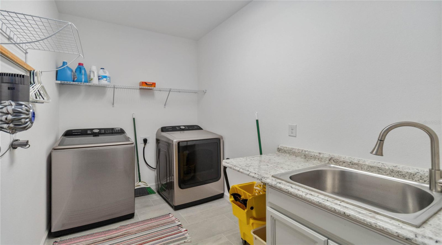 DAVENPORT, Florida 33837, 3 Bedrooms Bedrooms, ,2 BathroomsBathrooms,Residential,For Sale,SAPPHIRE,0,MFRO6409066