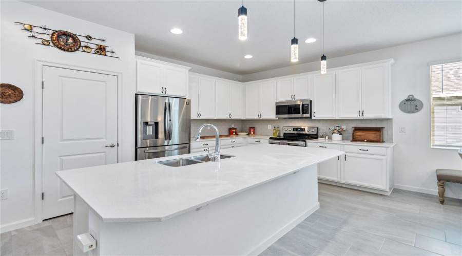 DAVENPORT, Florida 33837, 3 Bedrooms Bedrooms, ,2 BathroomsBathrooms,Residential,For Sale,SAPPHIRE,0,MFRO6409066