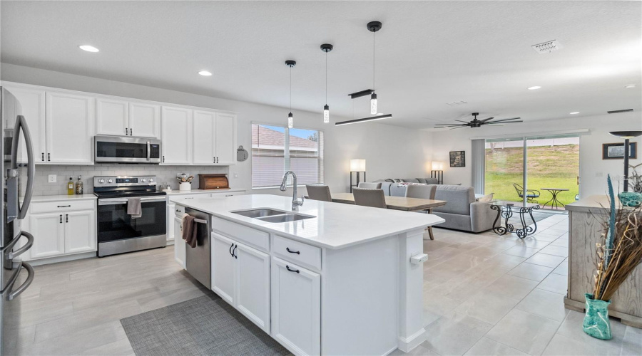 DAVENPORT, Florida 33837, 3 Bedrooms Bedrooms, ,2 BathroomsBathrooms,Residential,For Sale,SAPPHIRE,0,MFRO6409066