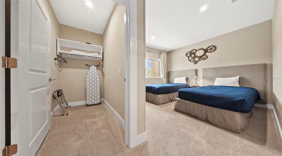 KISSIMMEE, Florida 34747, 4 Bedrooms Bedrooms, ,4 BathroomsBathrooms,Residential,For Sale,BROOKLYN,0,MFRO6409072