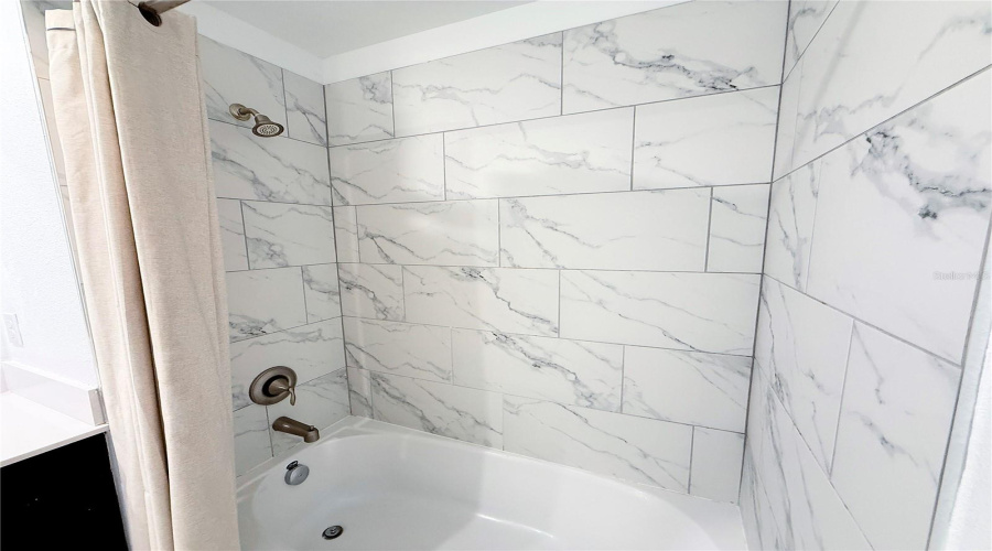 DAVENPORT, Florida 33896, 5 Bedrooms Bedrooms, ,4 BathroomsBathrooms,Residential,For Sale,SPLASH SHOT,0,MFRO6403610