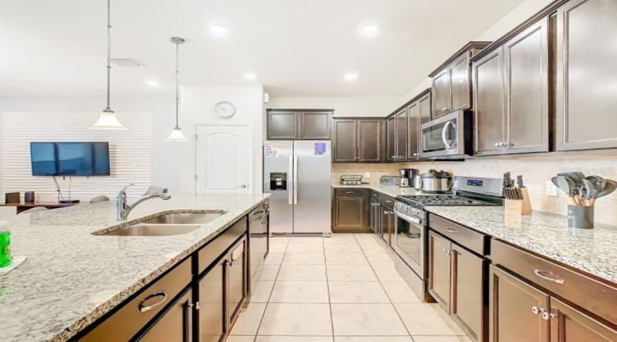 DAVENPORT, Florida 33837, 5 Bedrooms Bedrooms, ,4 BathroomsBathrooms,Residential,For Sale,TERRASONESTA,0,MFRO6409515