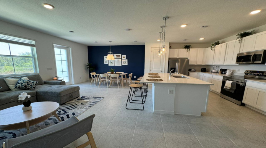 Davenport, Florida 33896, 3 Bedrooms Bedrooms, ,2 Bathroomsbathrooms,Residential,For Sale,Longboat,0,Mfro6409632