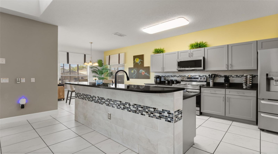 DAVENPORT, Florida 33897, 5 Bedrooms Bedrooms, ,4 BathroomsBathrooms,Residential,For Sale,HIGHGATE PARK,0,MFRO6409488