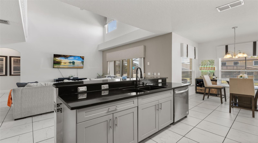 DAVENPORT, Florida 33897, 5 Bedrooms Bedrooms, ,4 BathroomsBathrooms,Residential,For Sale,HIGHGATE PARK,0,MFRO6409488