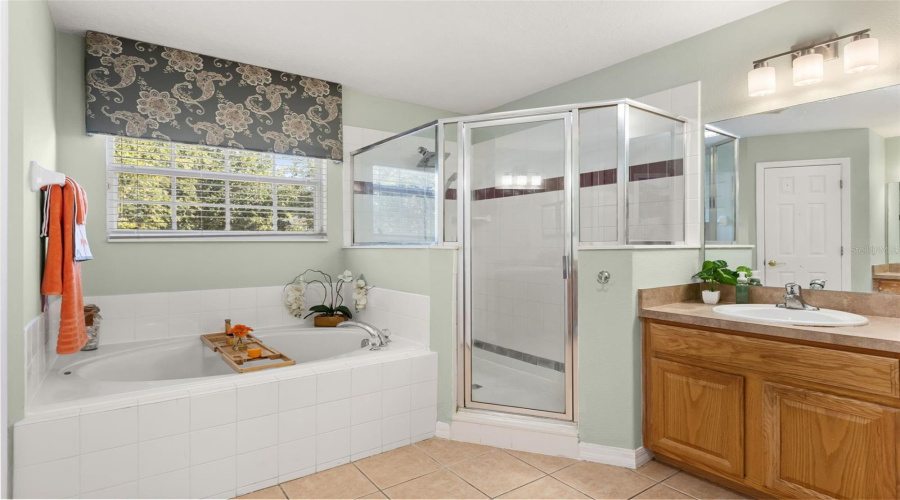 DAVENPORT, Florida 33897, 5 Bedrooms Bedrooms, ,4 BathroomsBathrooms,Residential,For Sale,HIGHGATE PARK,0,MFRO6409488