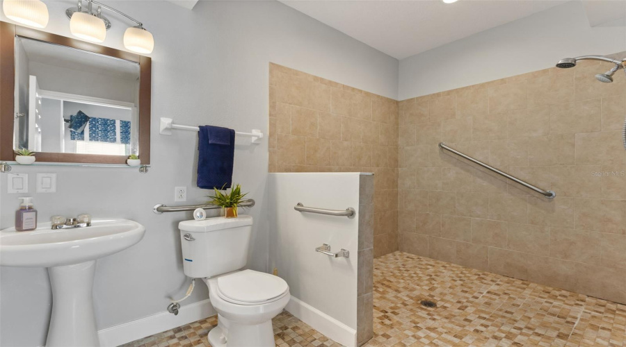 DAVENPORT, Florida 33897, 5 Bedrooms Bedrooms, ,4 BathroomsBathrooms,Residential,For Sale,HIGHGATE PARK,0,MFRO6409488