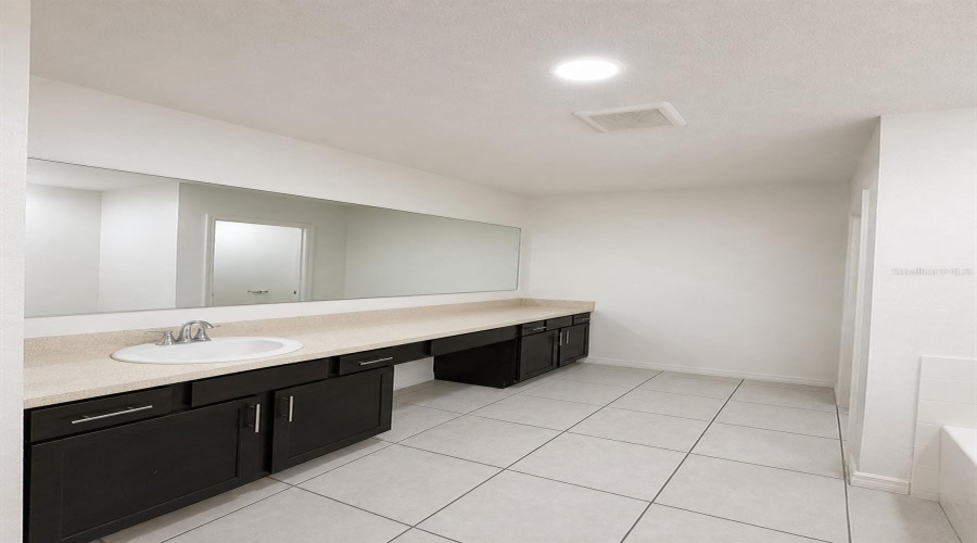 DAVENPORT, Florida 33837, 4 Bedrooms Bedrooms, ,2 BathroomsBathrooms,Residential,For Sale,PINECREST,0,MFRS5150319