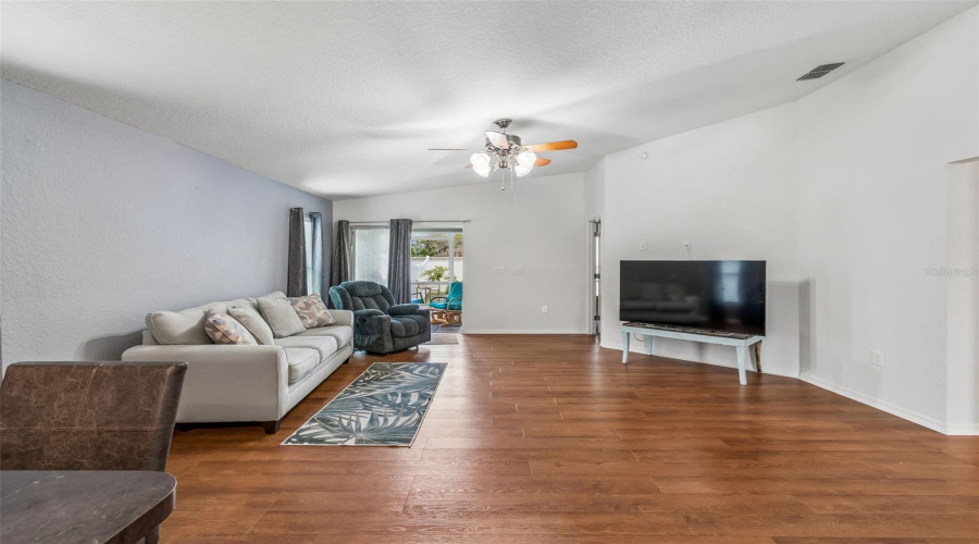 DAVENPORT, Florida 33837, 3 Bedrooms Bedrooms, ,2 BathroomsBathrooms,Residential,For Sale,FOXTAIL,0,MFRTB8510974