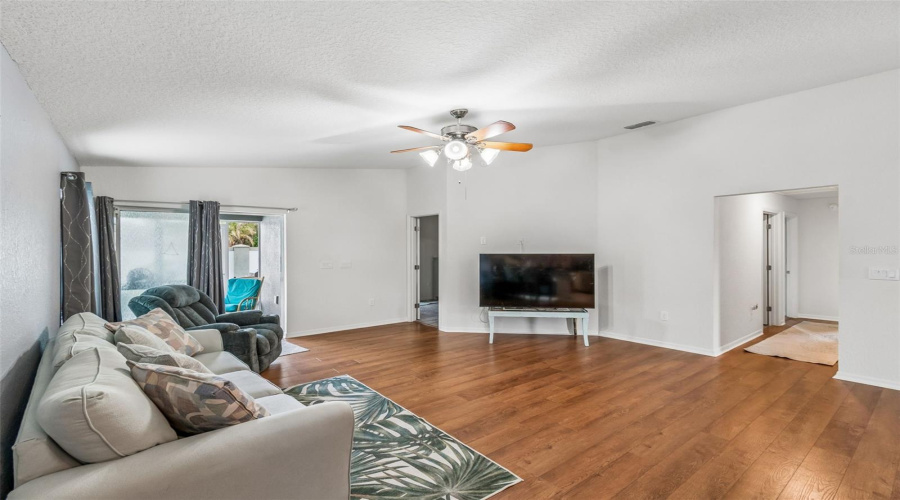 DAVENPORT, Florida 33837, 3 Bedrooms Bedrooms, ,2 BathroomsBathrooms,Residential,For Sale,FOXTAIL,0,MFRTB8510974
