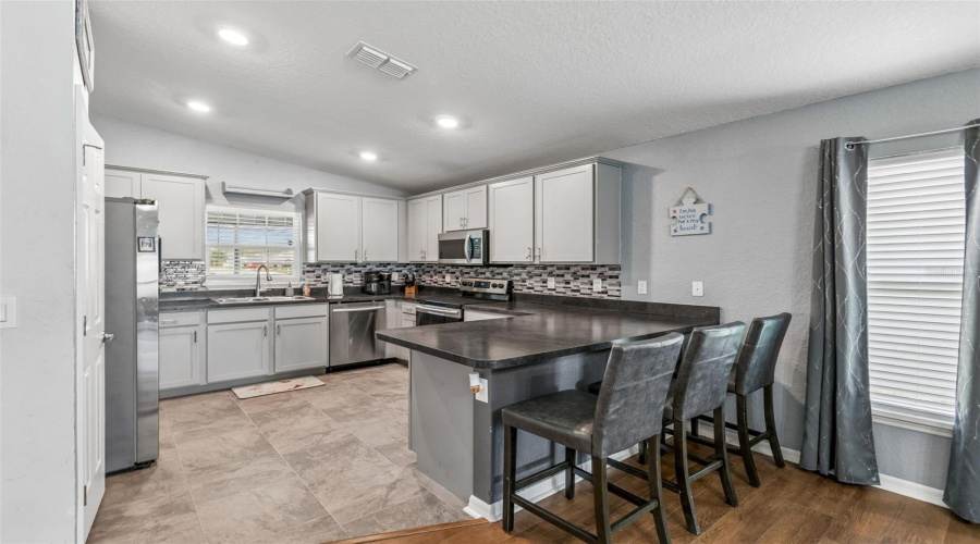 DAVENPORT, Florida 33837, 3 Bedrooms Bedrooms, ,2 BathroomsBathrooms,Residential,For Sale,FOXTAIL,0,MFRTB8510974
