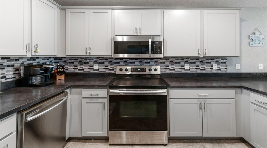 DAVENPORT, Florida 33837, 3 Bedrooms Bedrooms, ,2 BathroomsBathrooms,Residential,For Sale,FOXTAIL,0,MFRTB8510974