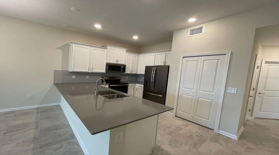 DAVENPORT, Florida 33896, 3 Bedrooms Bedrooms, ,2 BathroomsBathrooms,Residential,For Sale,OCEAN COURSE,0,MFRO6408573