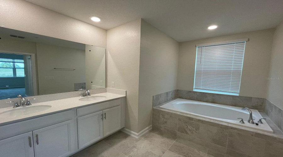 DAVENPORT, Florida 33896, 3 Bedrooms Bedrooms, ,2 BathroomsBathrooms,Residential,For Sale,OCEAN COURSE,0,MFRO6408573