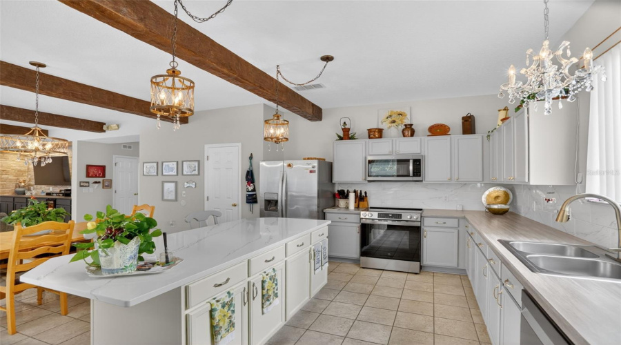 DAVENPORT, Florida 33896, 5 Bedrooms Bedrooms, ,4 BathroomsBathrooms,Residential,For Sale,SAND RIDGE,0,MFRO6409861