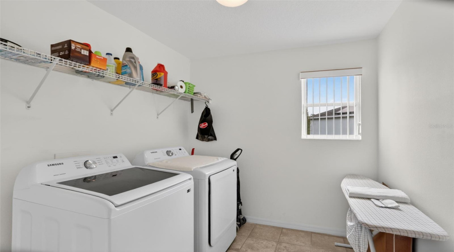 DAVENPORT, Florida 33896, 5 Bedrooms Bedrooms, ,4 BathroomsBathrooms,Residential,For Sale,SAND RIDGE,0,MFRO6409861