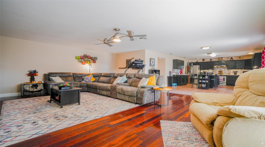 DAVENPORT, Florida 33837, 4 Bedrooms Bedrooms, ,3 BathroomsBathrooms,Residential,For Sale,LOBELIA,0,MFRO6410078