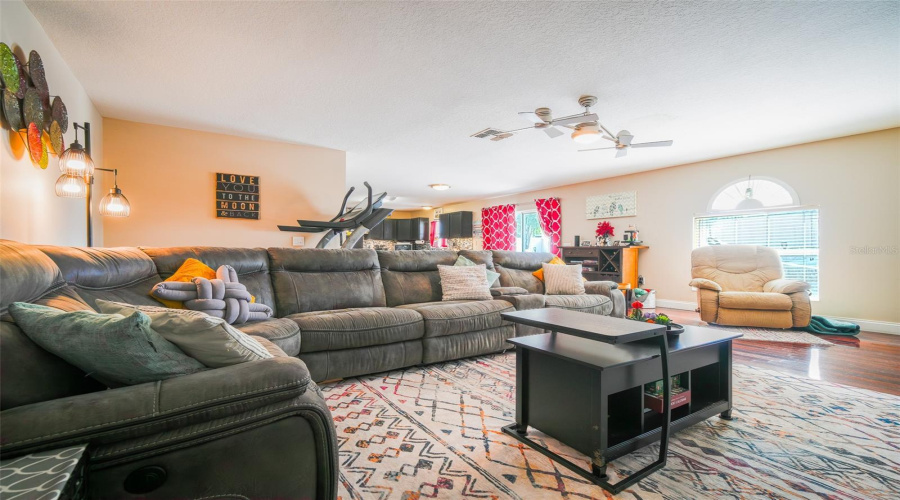 DAVENPORT, Florida 33837, 4 Bedrooms Bedrooms, ,3 BathroomsBathrooms,Residential,For Sale,LOBELIA,0,MFRO6410078